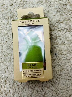 Kohl's Hemp-Infused Green Blending Sponge